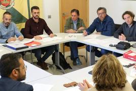 Asistentes a la reunión de la mesa de negociación.