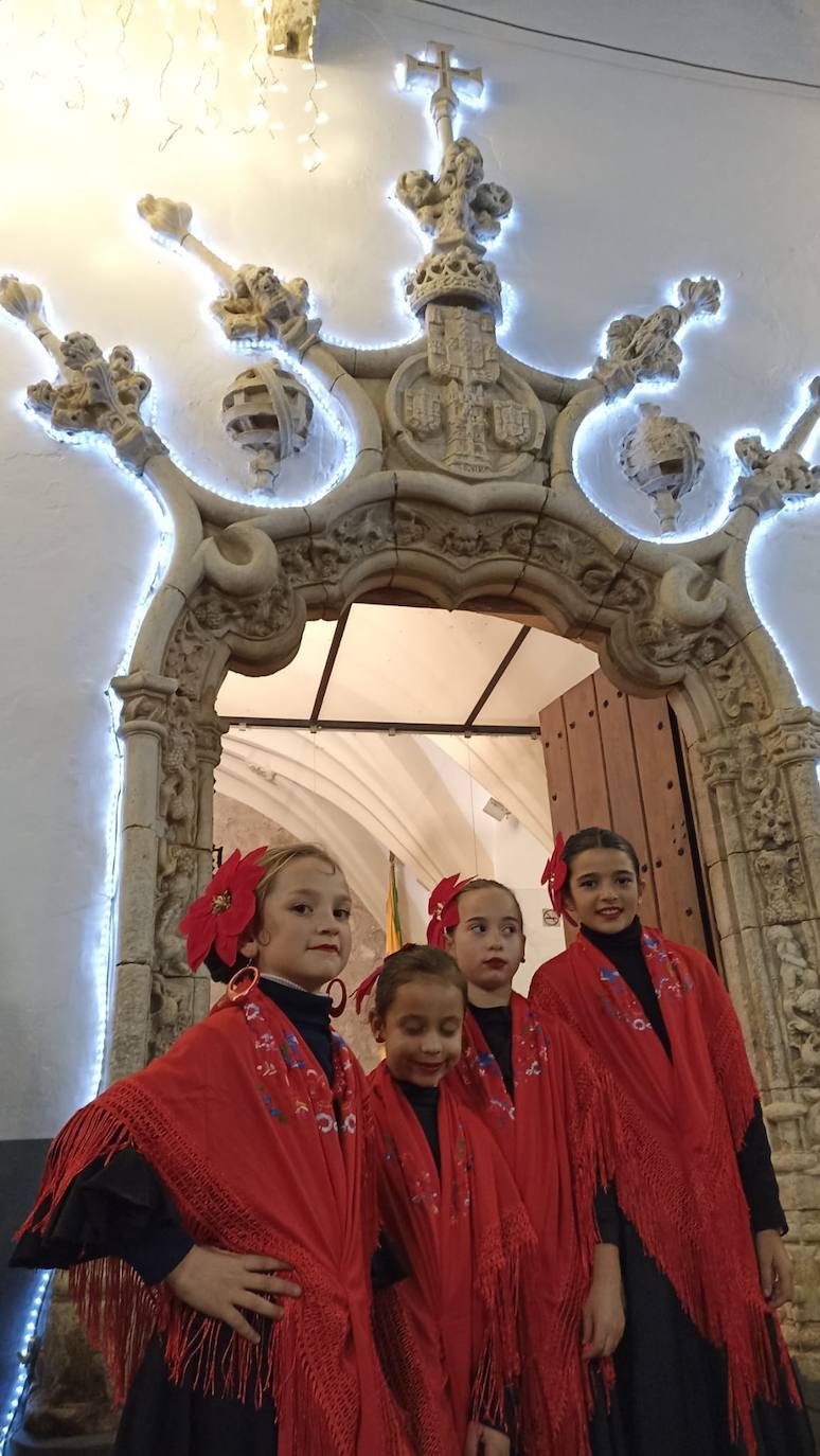 La magia de las luces de Navidad llegó entre música, bailes y nieve