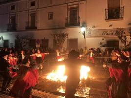 La agrupación 'La Encina' desafió a la lluvia.