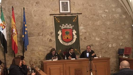 El último pleno del año se centró en las mejoras de las condiciones laborales de los trabajadores municipales