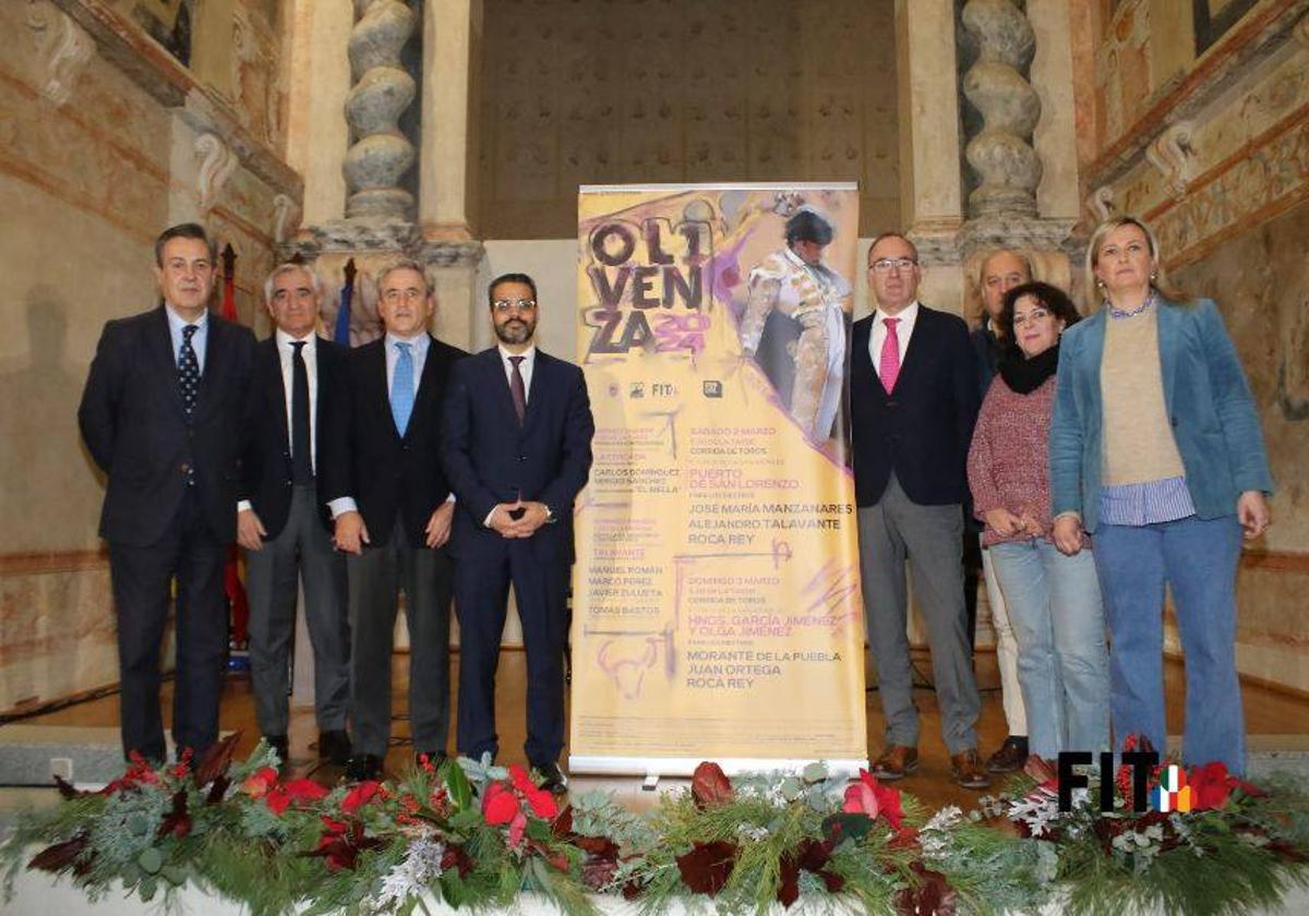 Autoridades presentes en el acto.