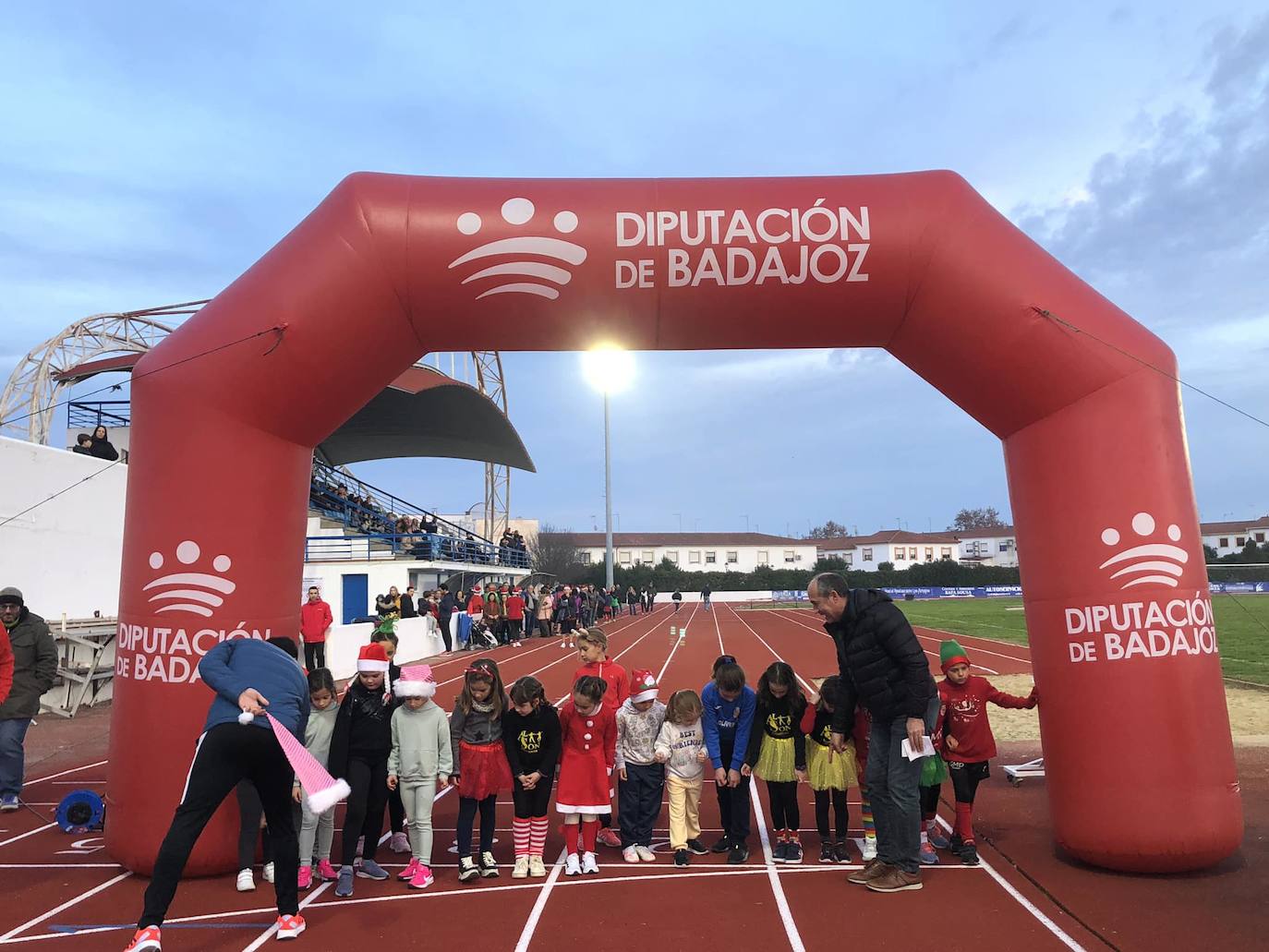 Solidaridad, deporte y mucha diversión en la I San Silvestre de la ciudad