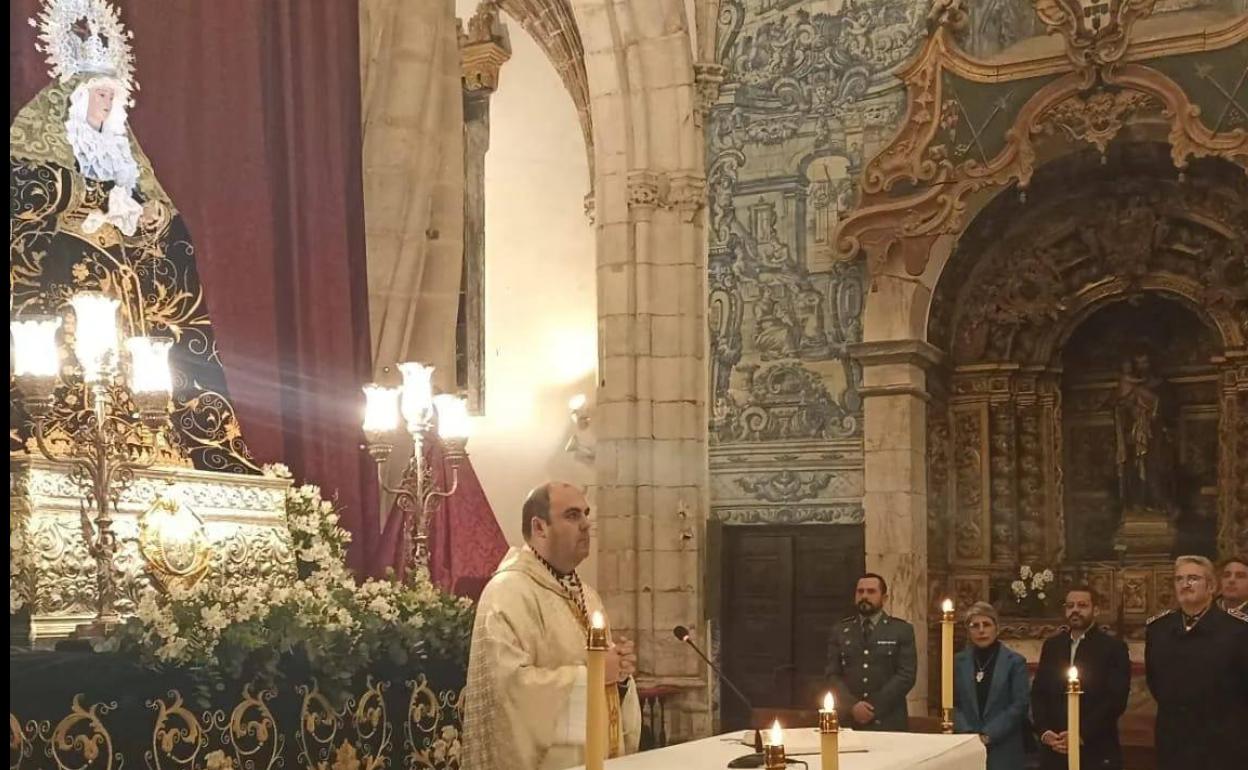 D. Jesús Chacón ofició la misa del aniversario.