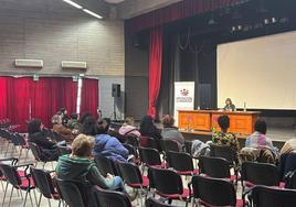 COnferencia de Miguel en la Casa de la Cultura.