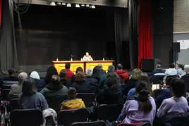 Asistentes a la reunión sobre el problema de los cortes de luz.