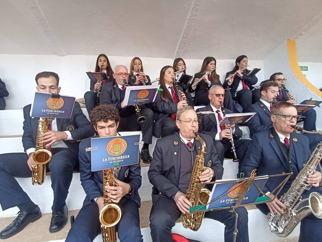Olivenza inauguró la temporada taurina con un programa de lujo y un lleno hasta la bandera