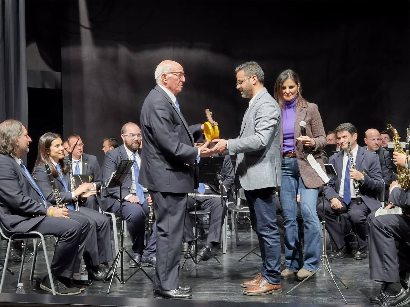 Olivenza inauguró la temporada taurina con un programa de lujo y un lleno hasta la bandera