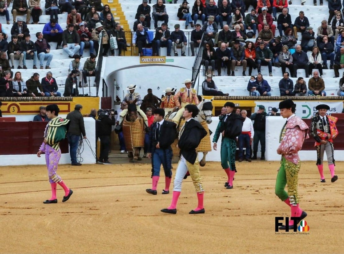 Olivenza volvió a vibrar con los toros a pesar de la lluvia inicial