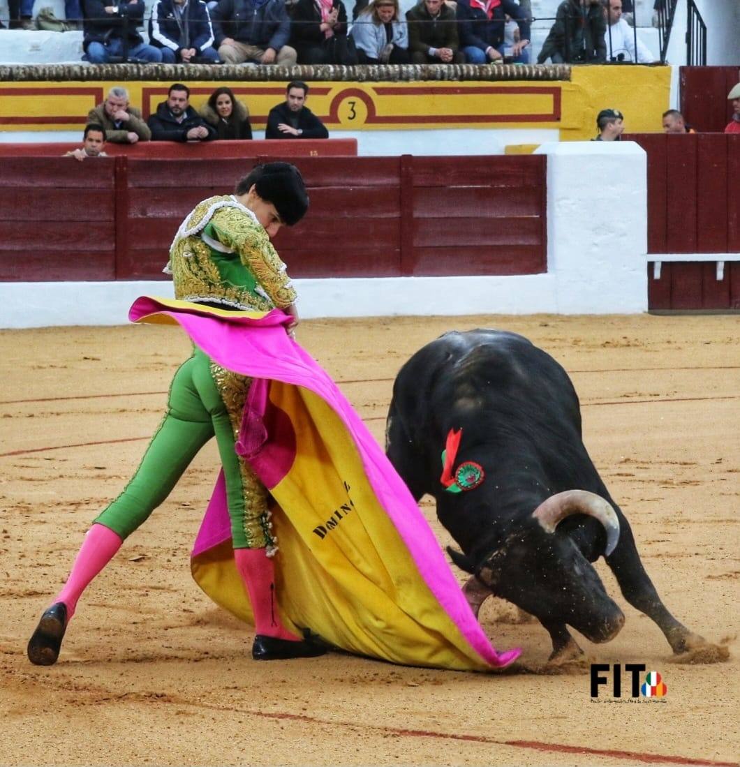 Olivenza volvió a vibrar con los toros a pesar de la lluvia inicial