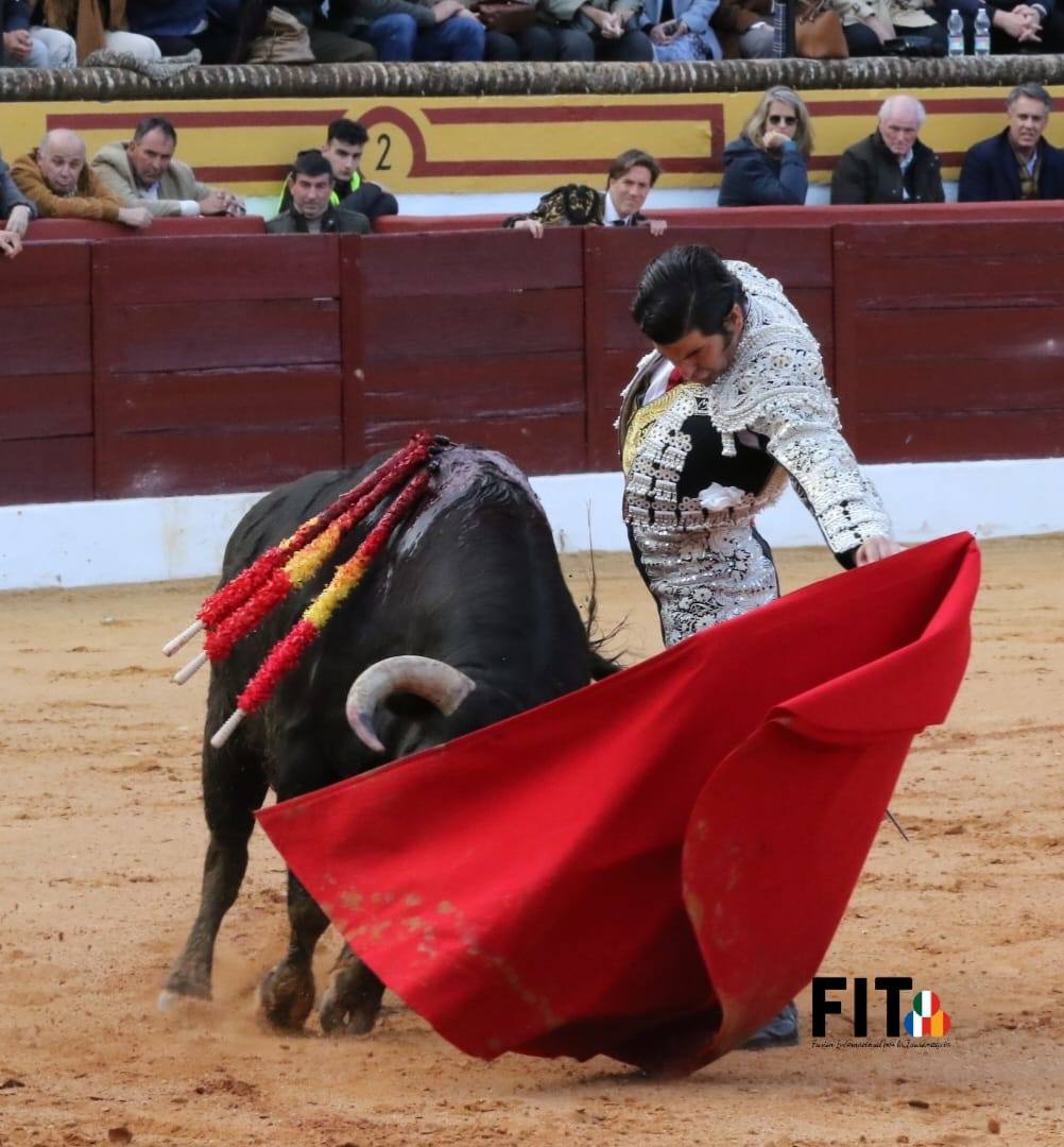 Olivenza volvió a vibrar con los toros a pesar de la lluvia inicial