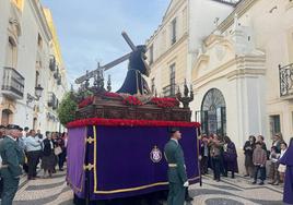 El Patrón recorrió los cinco pasos de la ciudad en procesión.