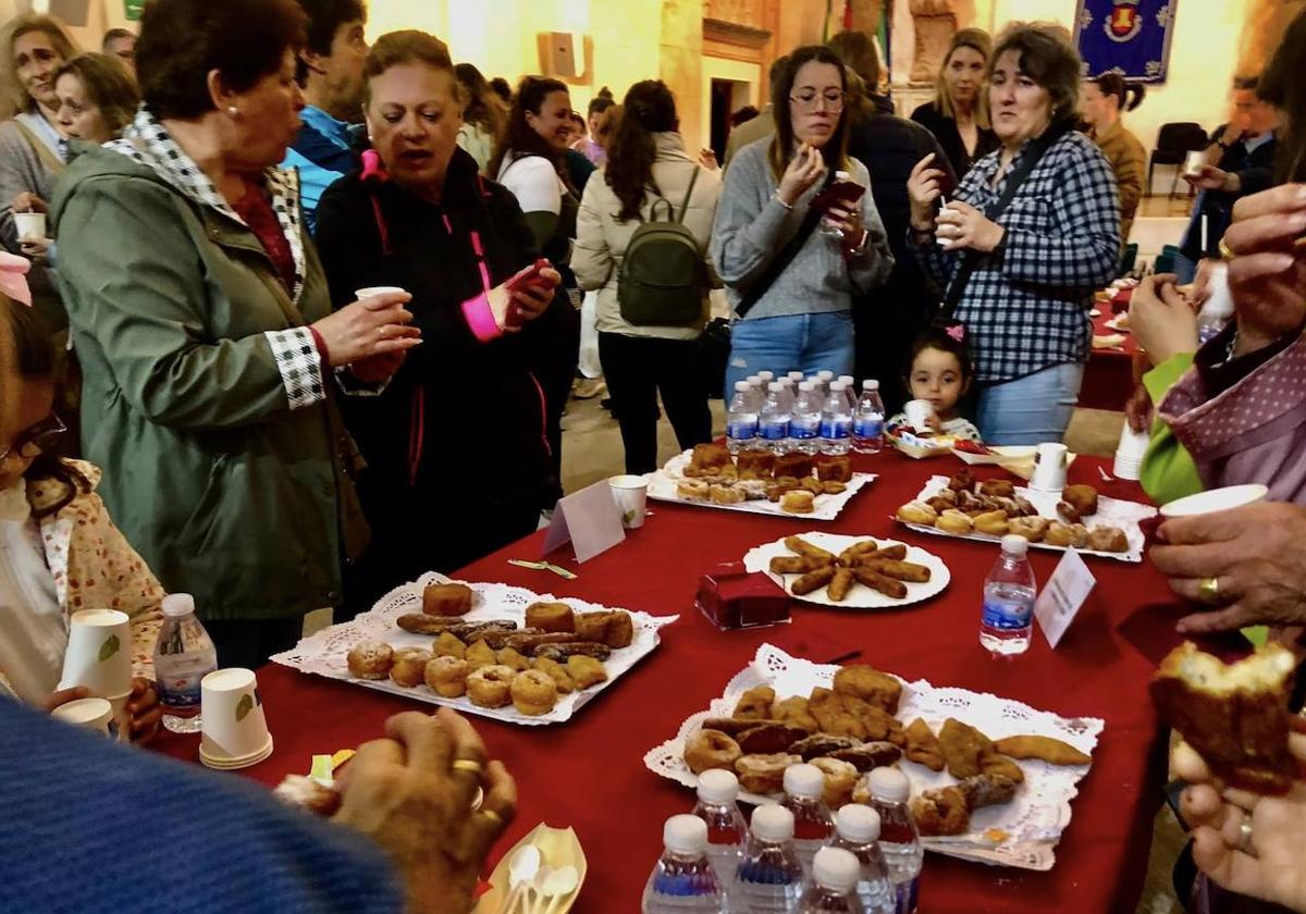 Éxito de participación en el taller de cocina de la Escuela 'La Encina IV'