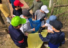 Los estudiantes han recogido de todo tipo de residuos.