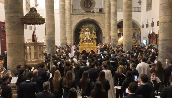 Finalmente, la lluvia obligó a recoger el paso de penitencia de 'Los Coloraos'