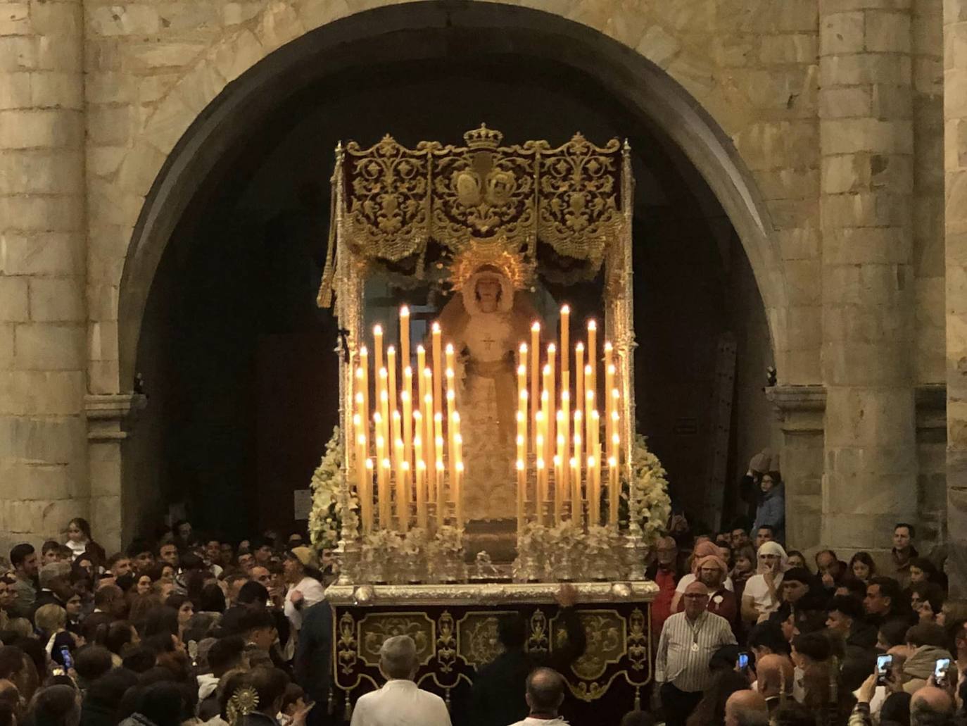 Los actos de la Semana Santa estuvieron supeditados por la lluvia