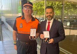 La Agrupación de Protección Civil y su voluntario Manuel Rodríguez condecorados con sendas medallas