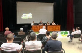 Asistentes a la reunión convocada por al Plataforma.
