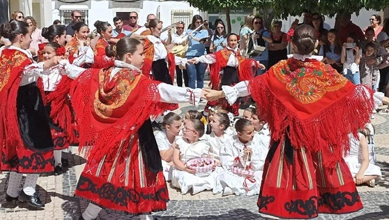 Olivenza recibe a la primavera con la fiesta tradicional de 'La Maya'