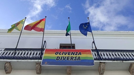 El Consistorio lució la bandera Lgtbi por el Día Internacional contra la Homofobia