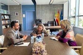 Un momento de la reunión mantenida.