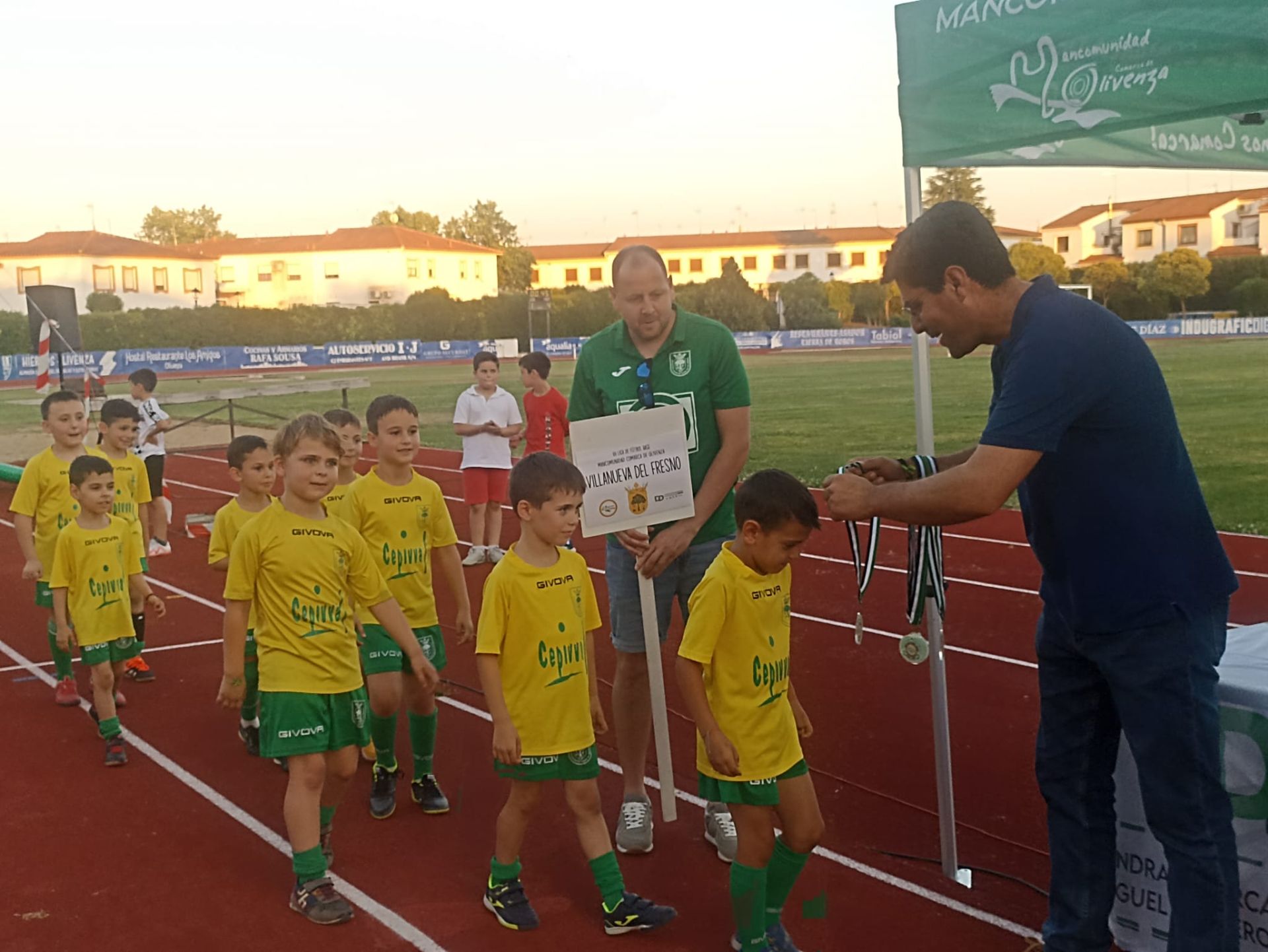 La clausura de la VII Liga de Fútbol reunió a casi 400 deportistas de la Comarca