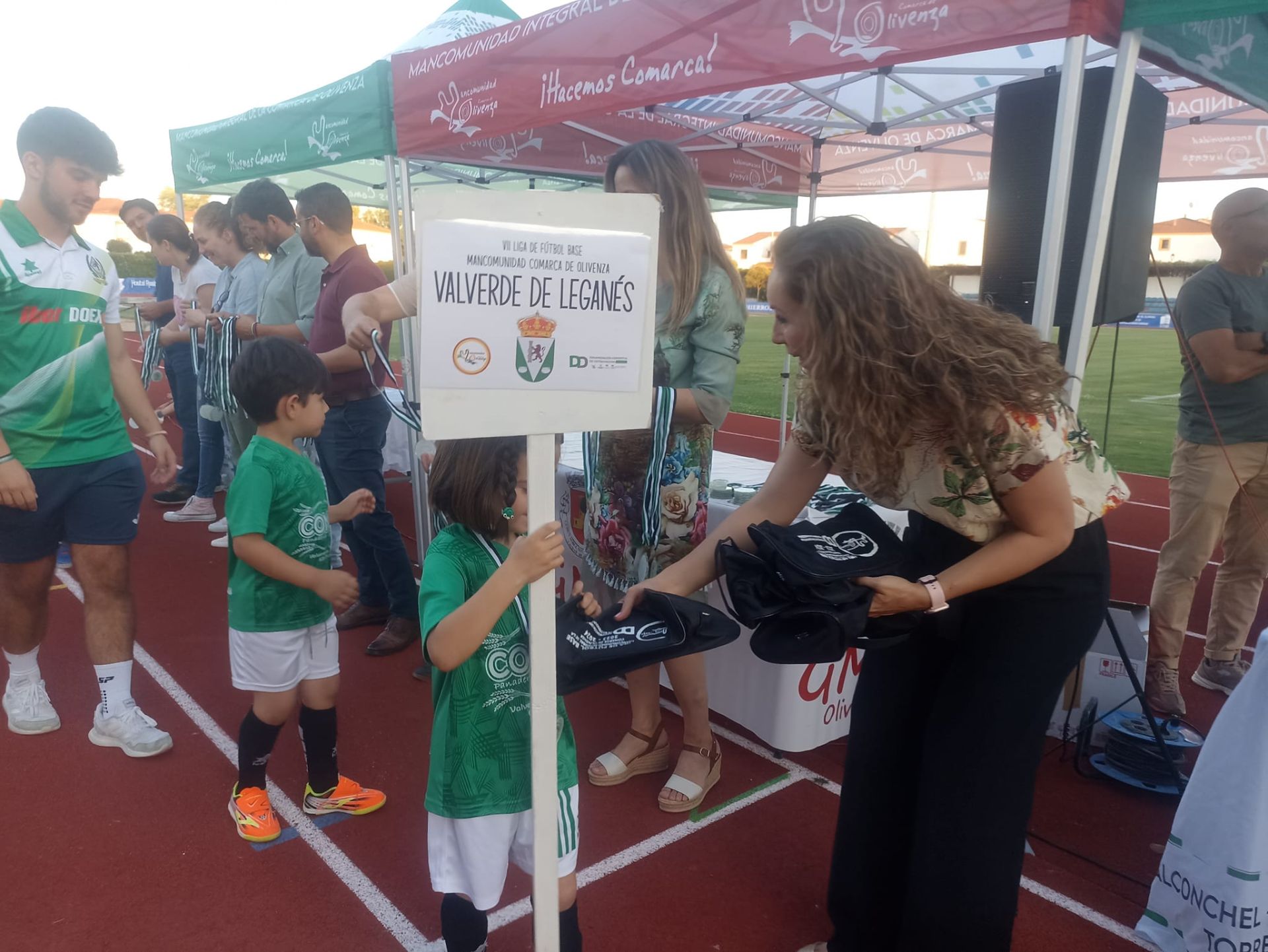 La clausura de la VII Liga de Fútbol reunió a casi 400 deportistas de la Comarca