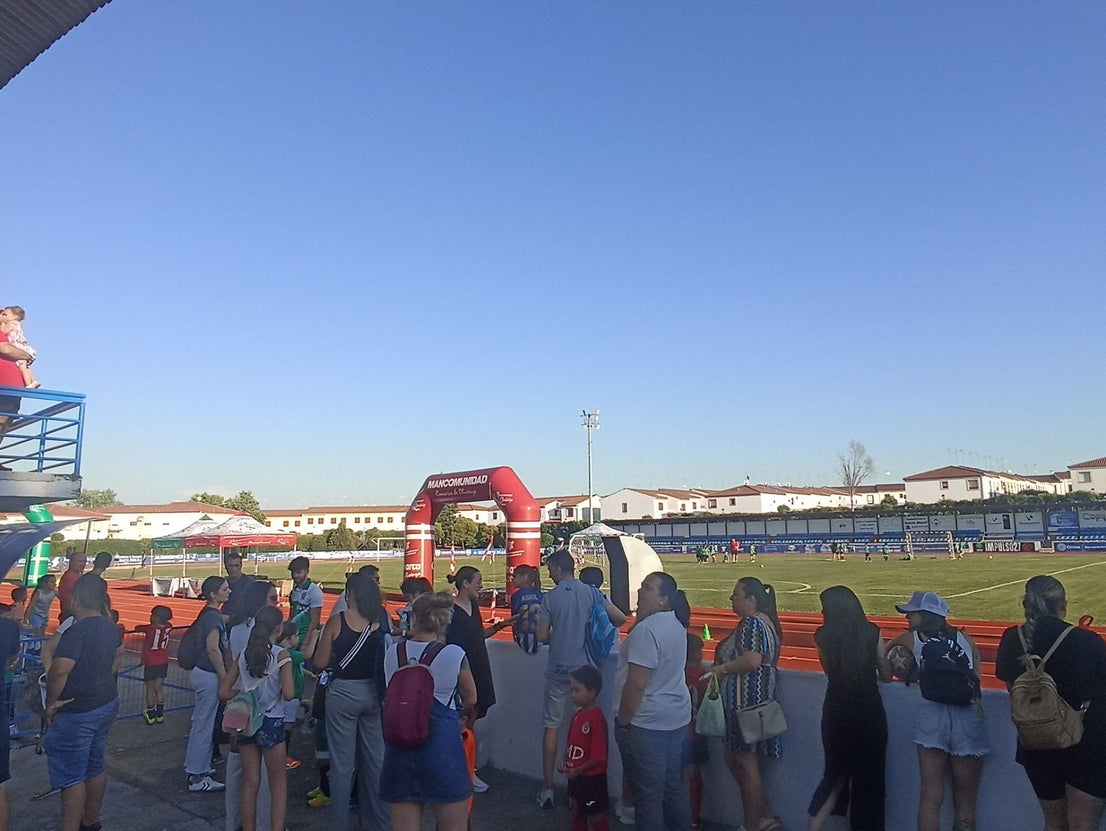 La clausura de la VII Liga de Fútbol reunió a casi 400 deportistas de la Comarca