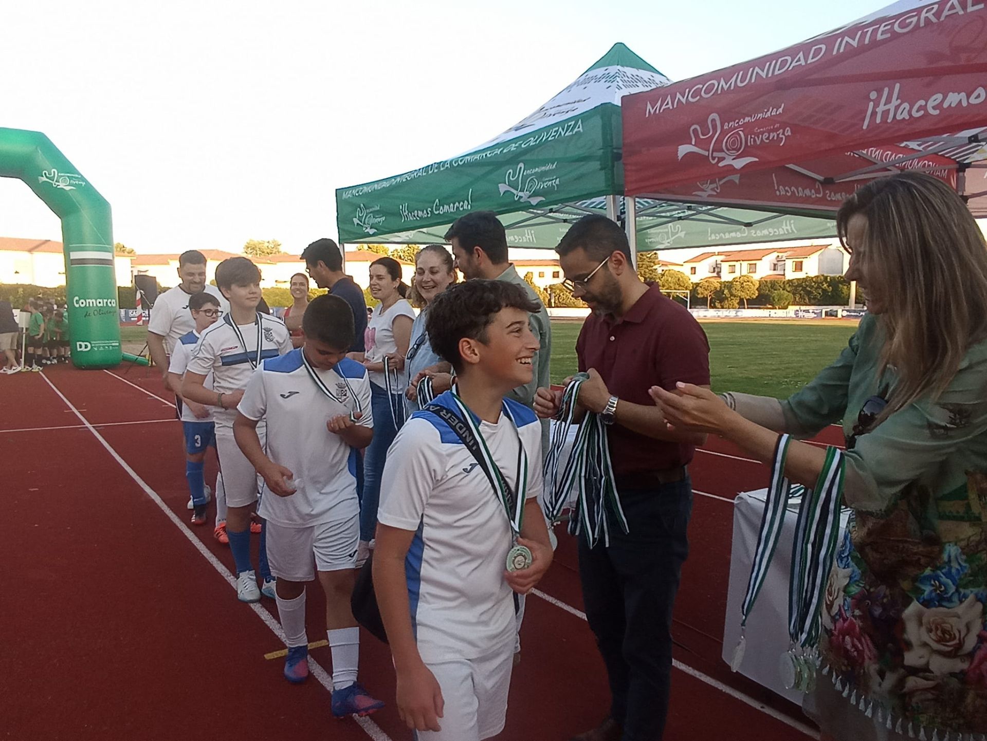 La clausura de la VII Liga de Fútbol reunió a casi 400 deportistas de la Comarca