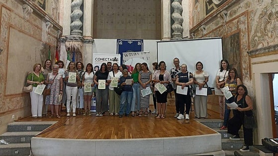 Los cursos del 'Programa Conectadas' y del Centro de Idiomas se clausuran juntos