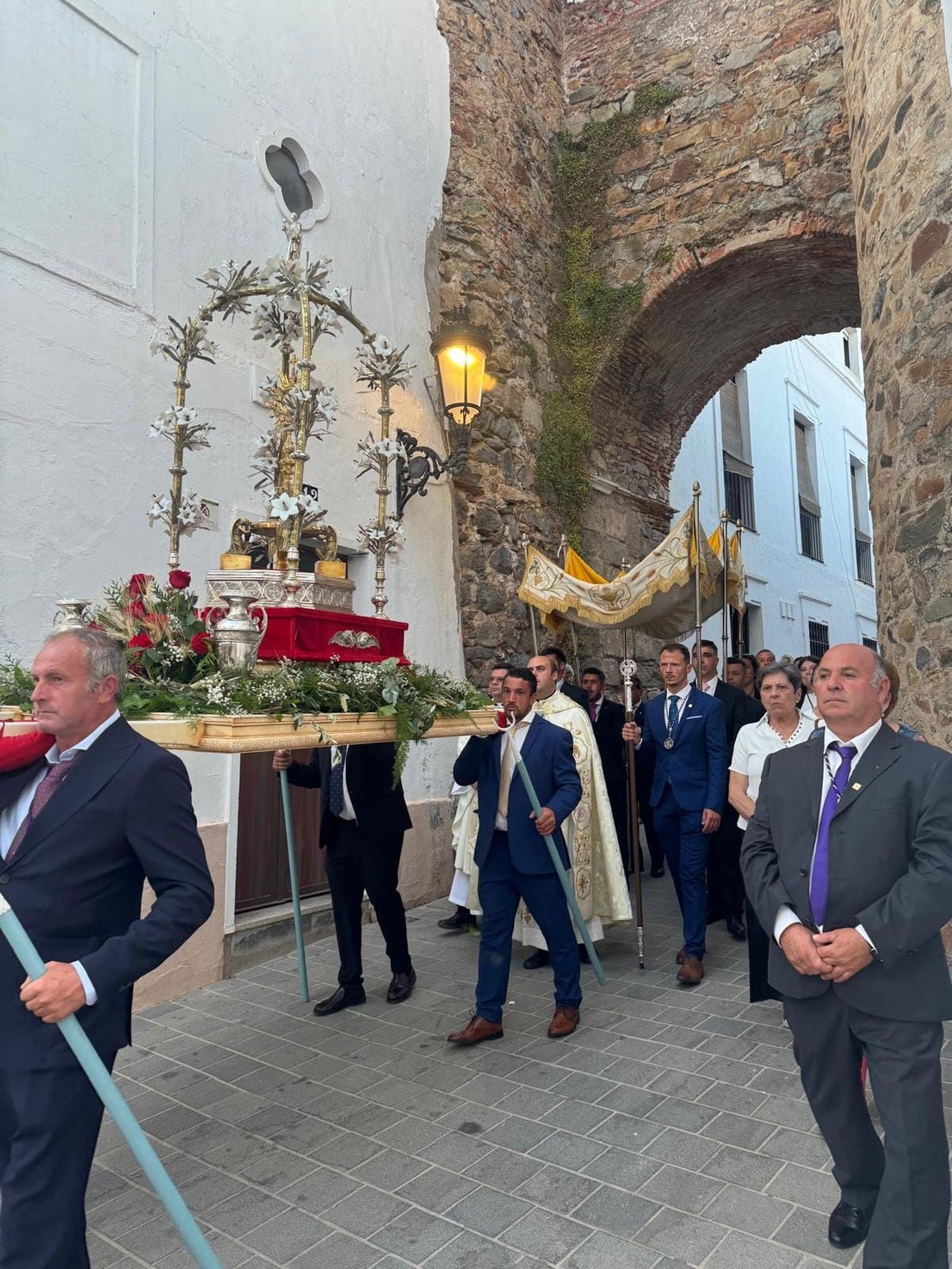 76 niños y niñas de Primera Comunión procesionaron en el Corpus Christi