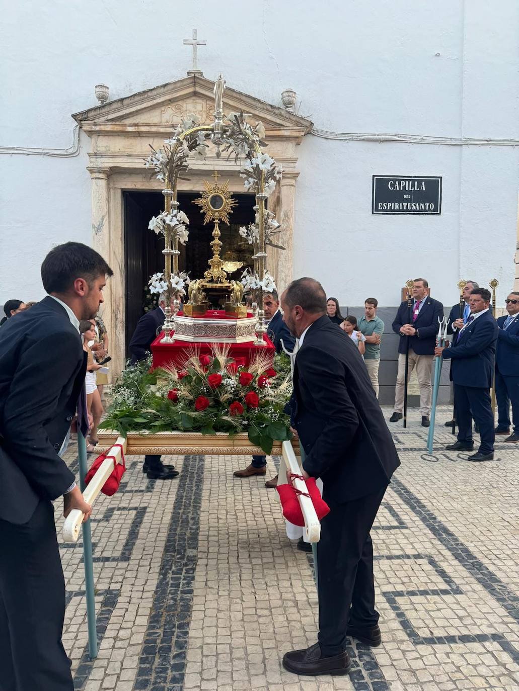76 niños y niñas de Primera Comunión procesionaron en el Corpus Christi