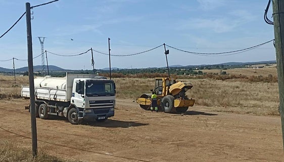 El Ayuntamiento prepara el recinto ferial para la Feria de La Farrapa