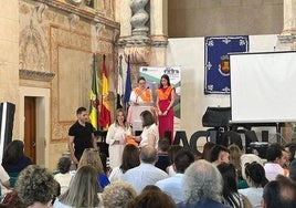 Los familiares asisitieron a la graduación de los alumnos.