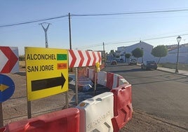 Desvío en la glorieta en obras.
