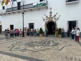 La concentración se llevó a cabo en la fachada del Consistorio.