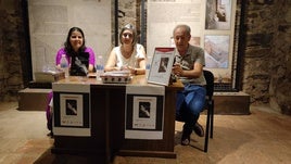 Bonito, Antón y Vallecillo en la presentación del libro.