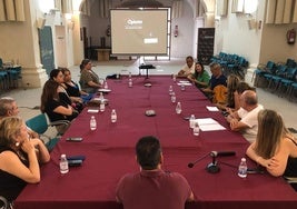 Primera reunión de los componentes de la Mesa de Salud Mental adolescente.