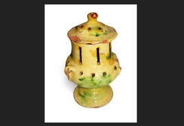 Húmero o júmero de barro, pieza donanda en 2011.