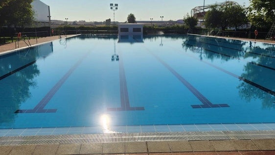 La Piscina Municipal reabre tras finalizar la desinfección completa