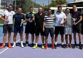 Los clasificados en el torneo junto al regidor de Olivinza.