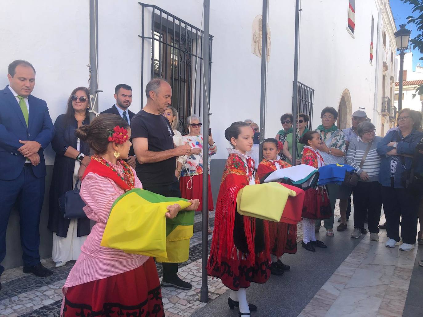 Los oliventinos mostraron su fervor por la Virgen de Guadalupe en el Día de Extremadura