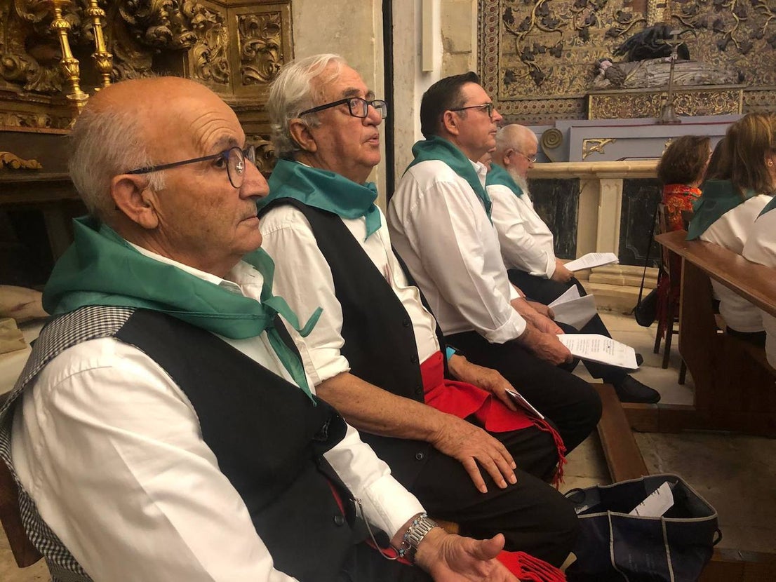 Los oliventinos mostraron su fervor por la Virgen de Guadalupe en el Día de Extremadura