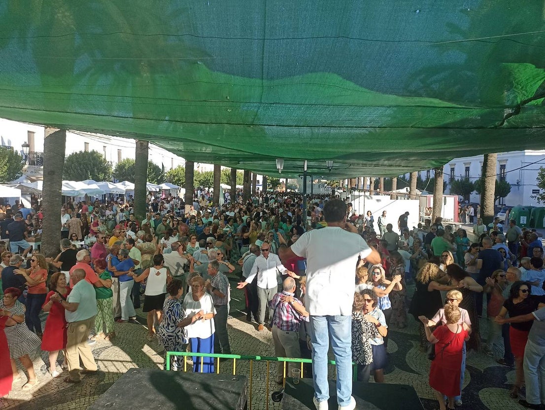 Los oliventinos mostraron su fervor por la Virgen de Guadalupe en el Día de Extremadura