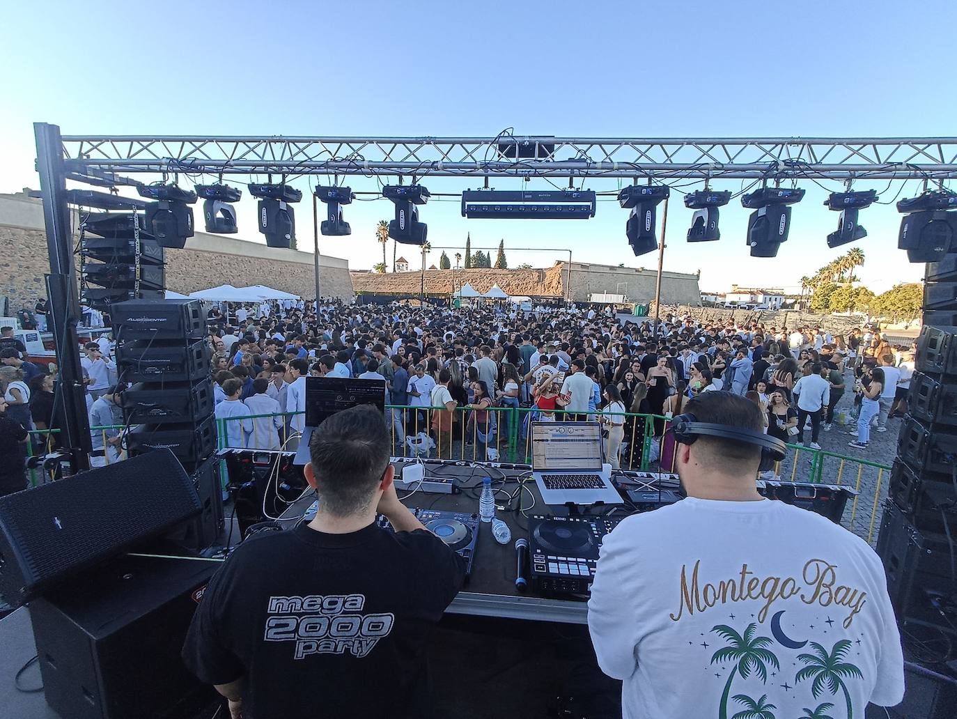 Los oliventinos mostraron su fervor por la Virgen de Guadalupe en el Día de Extremadura
