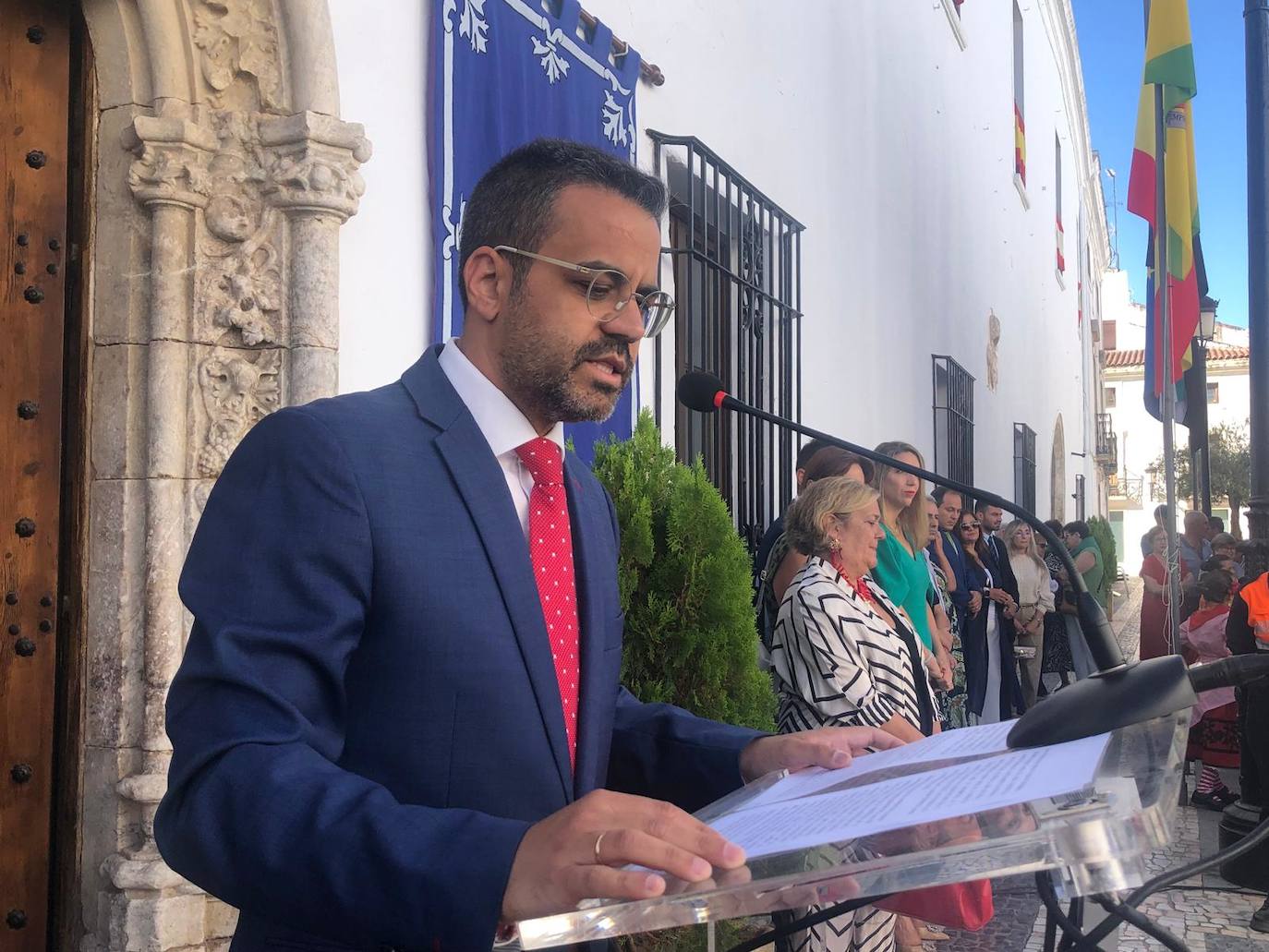 Los oliventinos mostraron su fervor por la Virgen de Guadalupe en el Día de Extremadura