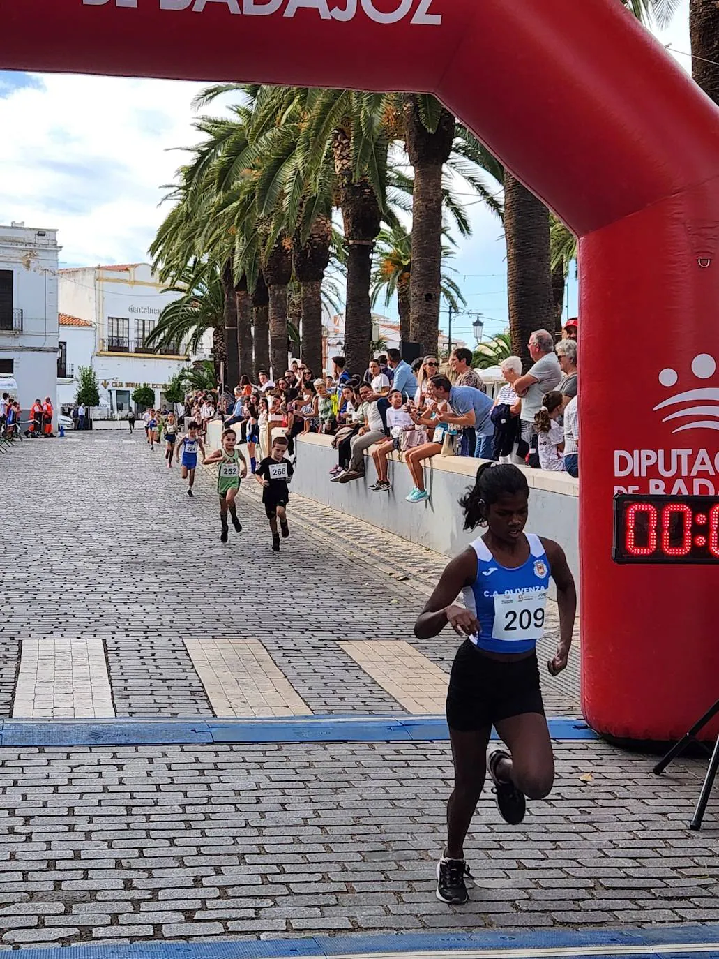 La III Carrera Popular de Olivenza reúne a corredores de toda la región