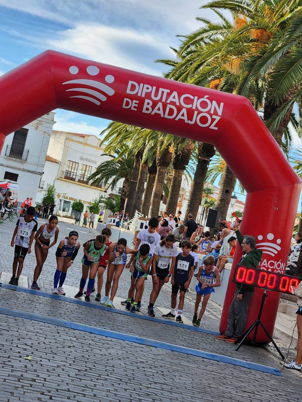 La III Carrera Popular de Olivenza reúne a corredores de toda la región