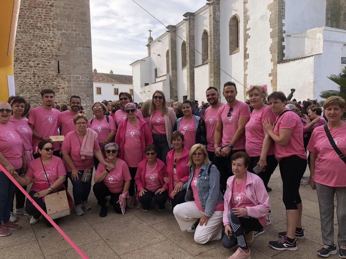 Un año más los ciudadanos se vuelcan con la marcha contra el cáncer de mama