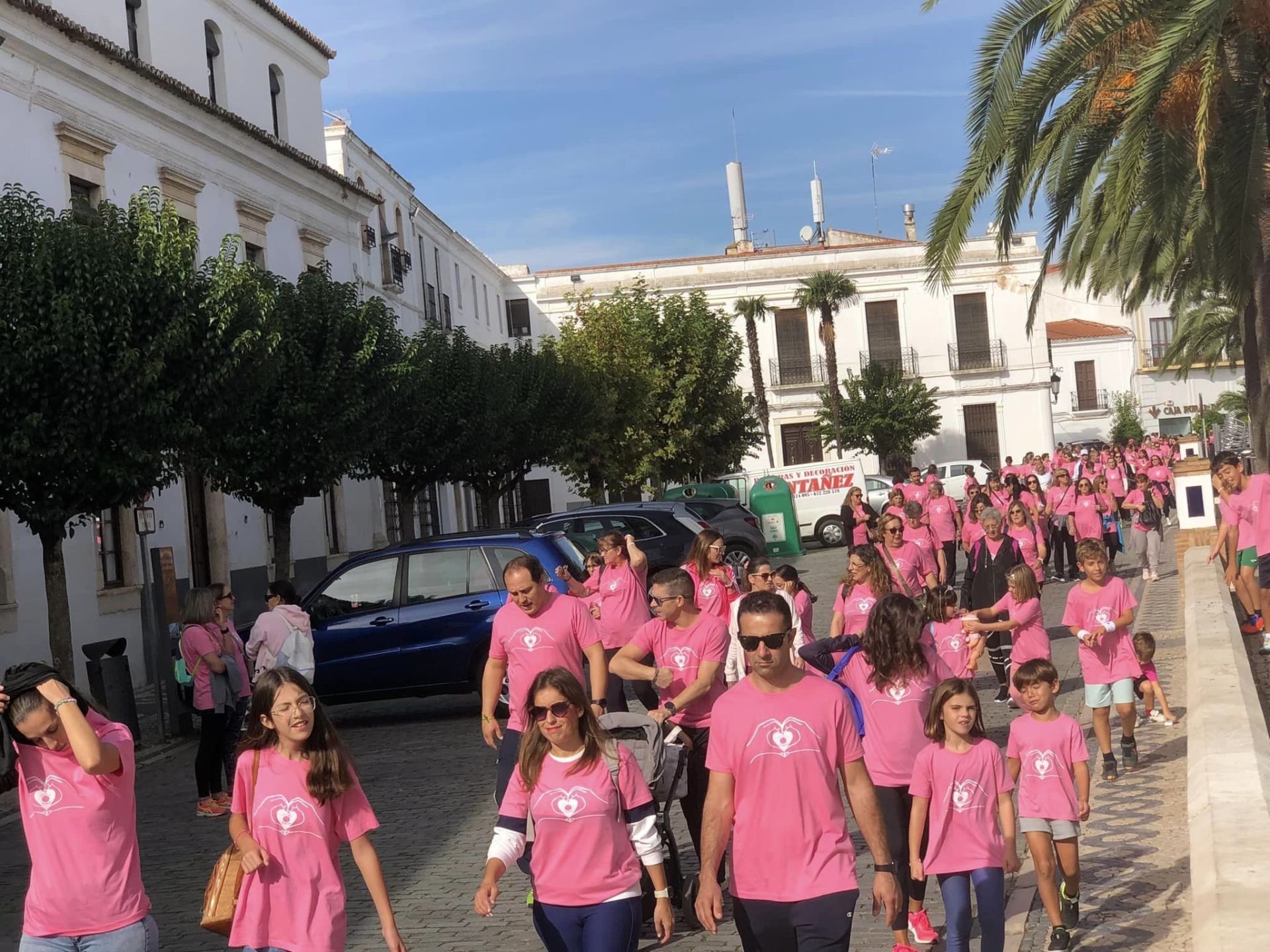 Un año más los ciudadanos se vuelcan con la marcha contra el cáncer de mama