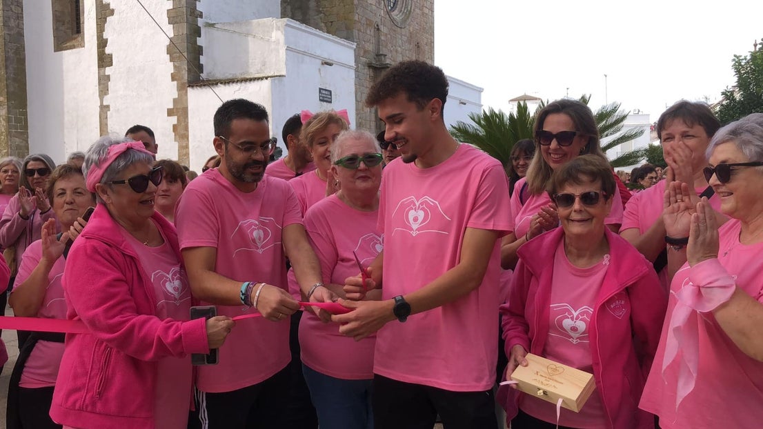 Un año más los ciudadanos se vuelcan con la marcha contra el cáncer de mama